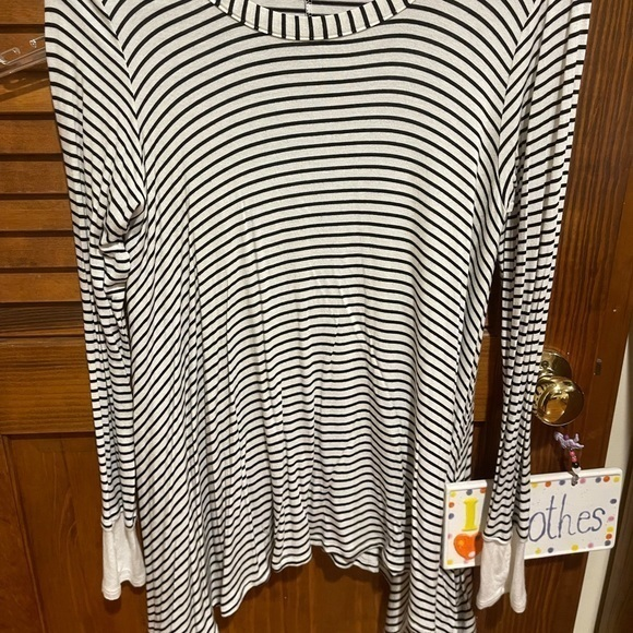 Vanilla Bay Tops - Vanilla Bay Lightweight stretchy long sleeved tee with‎ thumb hole sleeves.